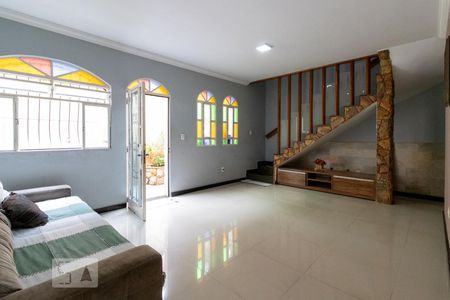 Sala de casa à venda com 3 quartos, 127m² em Santa Cruz, Belo Horizonte