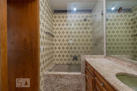Banheiro Suíte 1 de apartamento à venda com 4 quartos, 135m² em Tijuca, Rio de Janeiro
