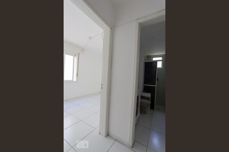 Corredor de apartamento à venda com 1 quarto, 40m² em Jardim do Salso, Porto Alegre