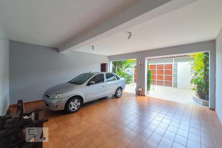 Garagem de casa à venda com 3 quartos, 250m² em Vila Caraguatá, São Paulo