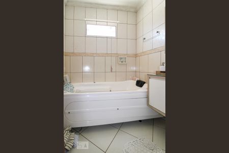 Banheira suíte de casa à venda com 3 quartos, 130m² em Rio Branco, Canoas