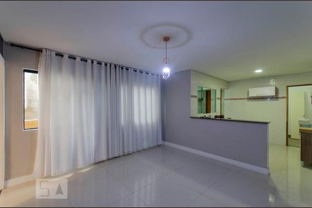 Sala de casa para alugar com 2 quartos, 70m² em Vila Libanesa, São Paulo