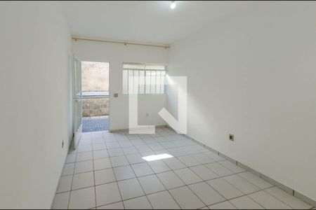 Casa de condomínio para alugar com 80m², 2 quartos e 1 vagaSala