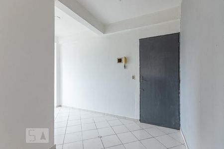 Sala/Quarto de kitnet/studio para alugar com 1 quarto, 18m² em Parque das Paineiras, São Paulo