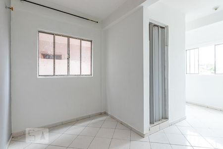 Sala/Quarto de kitnet/studio para alugar com 1 quarto, 18m² em Parque das Paineiras, São Paulo