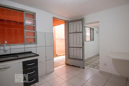 cozinha de casa para alugar com 1 quarto, 30m² em Vila Mazzei, São Paulo