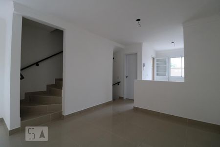 Casa de condomínio à venda com 108m², 2 quartos e 2 vagasSala