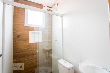 Banheiro de kitnet/studio para alugar com 1 quarto, 10m² em Vila São Pedro, Santo André