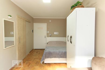 Quarto de kitnet/studio à venda com 1 quarto, 24m² em Azenha, Porto Alegre