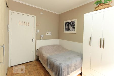 Quarto de kitnet/studio à venda com 1 quarto, 24m² em Azenha, Porto Alegre