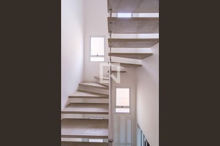 Escada de casa à venda com 4 quartos, 283m² em Penha de França, São Paulo