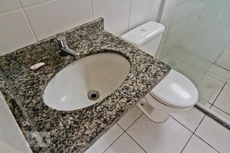 Banheiro de casa de condomínio para alugar com 1 quarto, 30m² em Vila Cavaton, São Paulo