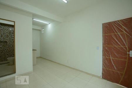 Sala de casa para alugar com 1 quarto, 20m² em Bonsucesso, Rio de Janeiro