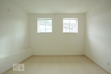 Sala de casa para alugar com 1 quarto, 20m² em Bonsucesso, Rio de Janeiro