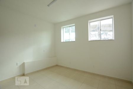 Sala de casa para alugar com 1 quarto, 20m² em Bonsucesso, Rio de Janeiro