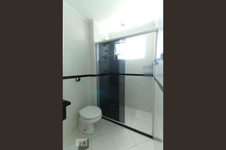 Banheiro de apartamento para alugar com 1 quarto, 44m² em Menino Deus, Porto Alegre