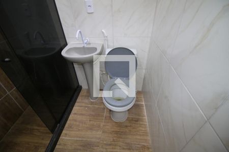 Banheiro de casa para alugar com 1 quarto, 25m² em Ramos, Rio de Janeiro