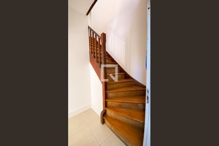 Escada de casa para alugar com 3 quartos, 200m² em Vila Alpina, Santo André