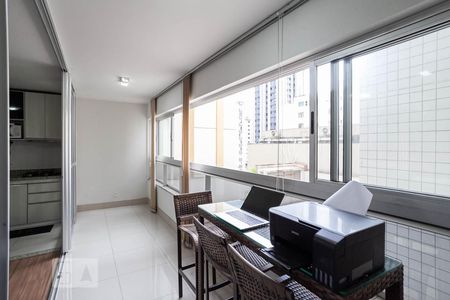 Varanda da sala de apartamento para alugar com 1 quarto, 37m² em Lourdes, Belo Horizonte