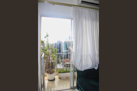 Varanda  de apartamento à venda com 1 quarto, 70m² em Vila Olímpia, São Paulo