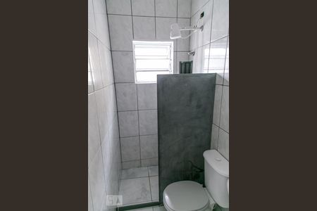 Banheiro de kitnet/studio para alugar com 1 quarto, 30m² em Vila Guilherme, São Paulo