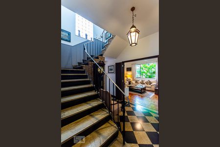 Escada de casa à venda com 4 quartos, 800m² em Icaraí, Niterói