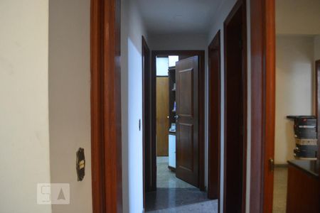 Corredor de apartamento à venda com 3 quartos, 140m² em Jardim Carioca, Rio de Janeiro