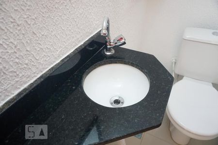 Lavabo de casa de condomínio para alugar com 2 quartos, 87m² em Vila Ré, São Paulo