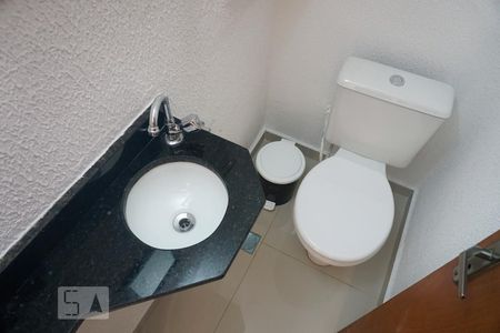 Lavabo de casa de condomínio para alugar com 2 quartos, 87m² em Vila Ré, São Paulo