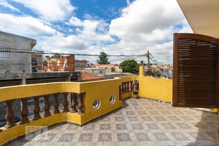 Sacada de casa à venda com 4 quartos, 230m² em Vila Nhocune, São Paulo