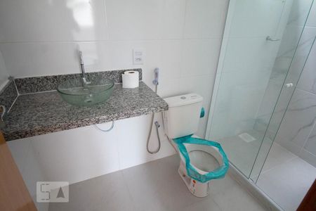 Banheiro de casa para alugar com 3 quartos, 100m² em Serra Grande, Niterói