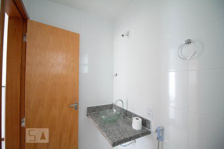 Banheiro de casa para alugar com 3 quartos, 100m² em Serra Grande, Niterói