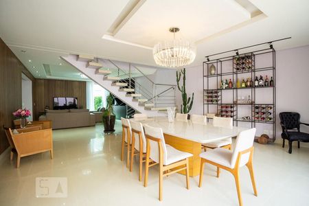 Sala de casa à venda com 3 quartos, 270m² em Jardim da Saúde, São Paulo