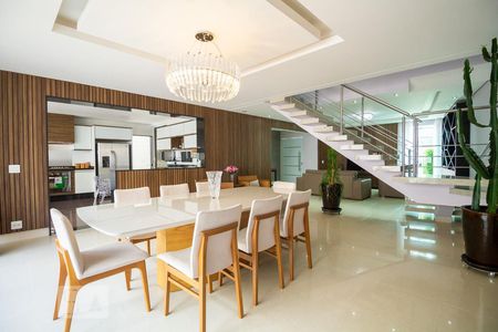 Sala de casa à venda com 3 quartos, 270m² em Jardim da Saúde, São Paulo