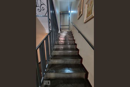 Escada de casa para alugar com 4 quartos, 357m² em Vila Trujillo, Sorocaba