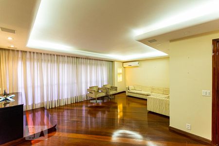 Apartamento à venda com 364m², 4 quartos e 2 vagasSala