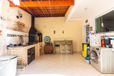 Quintal e Área de serviço de casa à venda com 3 quartos, 150m² em Vila Yolanda, Osasco