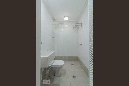 Casa para alugar com 290m², 3 quartos e 2 vagas Casa para alugar com 290m², 3 quartos e 2 vagasBanheiro de Serviço