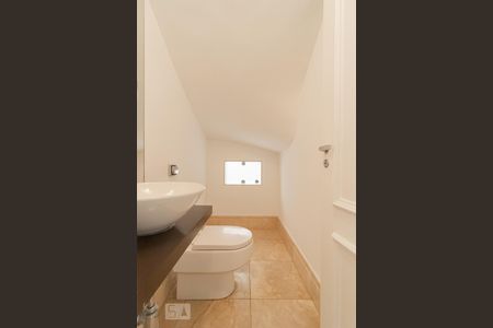 Casa para alugar com 290m², 3 quartos e 2 vagas Casa para alugar com 290m², 3 quartos e 2 vagasLavabo