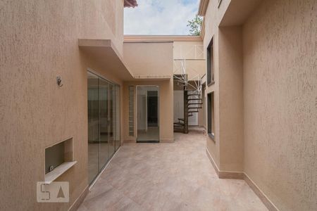 Casa para alugar com 290m², 3 quartos e 2 vagas Casa para alugar com 290m², 3 quartos e 2 vagasQuintal