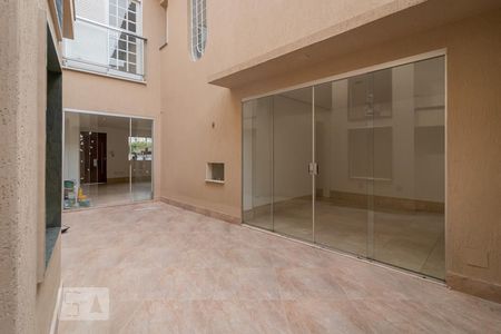 Casa para alugar com 290m², 3 quartos e 2 vagas Casa para alugar com 290m², 3 quartos e 2 vagasQuintal