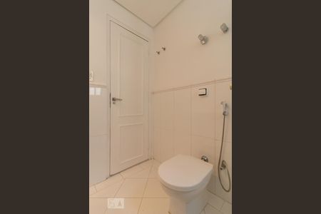 Casa para alugar com 290m², 3 quartos e 2 vagas Casa para alugar com 290m², 3 quartos e 2 vagasBanheiro Social