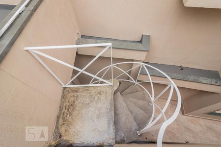 Casa para alugar com 290m², 3 quartos e 2 vagas Casa para alugar com 290m², 3 quartos e 2 vagasEscada Varanda Gourmet Quarto 2