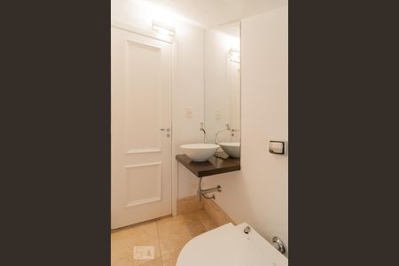 Casa para alugar com 290m², 3 quartos e 2 vagas Casa para alugar com 290m², 3 quartos e 2 vagasLavabo