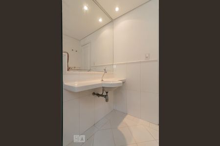 Casa para alugar com 290m², 3 quartos e 2 vagas Casa para alugar com 290m², 3 quartos e 2 vagasBanheiro Social