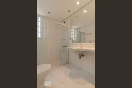 Casa para alugar com 290m², 3 quartos e 2 vagas Casa para alugar com 290m², 3 quartos e 2 vagasBanheiro Social