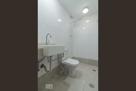 Casa para alugar com 290m², 3 quartos e 2 vagas Casa para alugar com 290m², 3 quartos e 2 vagasBanheiro de Serviço