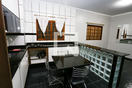 Sala/Cozinha de casa para alugar com 3 quartos, 200m² em Jardim Piracuama, São Paulo