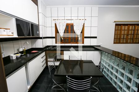 Sala/Cozinha de casa para alugar com 3 quartos, 200m² em Jardim Piracuama, São Paulo