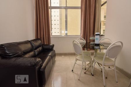 Sala de apartamento para alugar com 1 quarto, 55m² em Pitangueiras, Guarujá